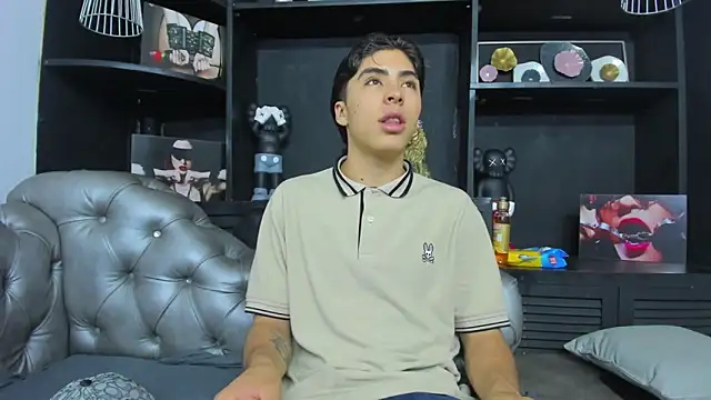 Snapshot of HeellBoy_ chatting on November 9, 1:26 am HeellBoy online show from November 9, 1:26 am