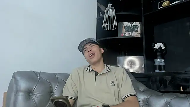 Snapshot of HeellBoy_ chatting on November 16, 2:28 am HeellBoy online show from November 16, 2:28 am