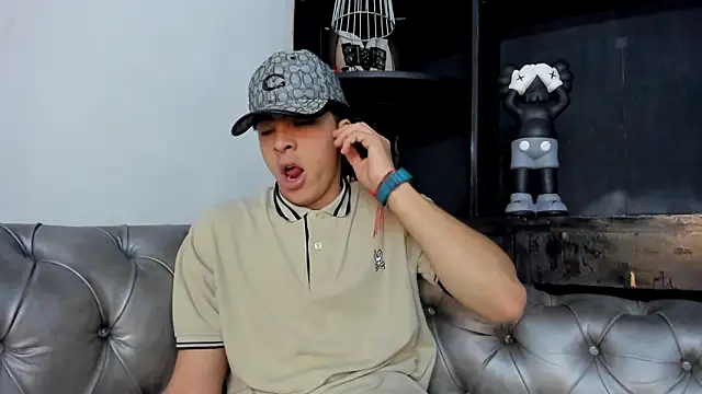 Snapshot of HeellBoy_ chatting on November 29, 3:42 am HeellBoy online show from November 29, 3:42 am