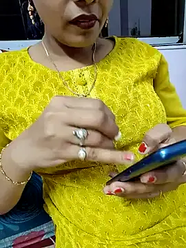 Snapshot of samitasharma chatting on January 1, 3:35 pm samitasharma online show from January 1, 3:35 pm