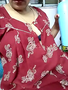 Snapshot of samitasharma chatting on January 6, 4:23 pm samitasharma online show from January 6, 4:23 pm