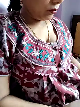 Snapshot of samitasharma chatting on January 9, 2:43 am samitasharma online show from January 9, 2:43 am