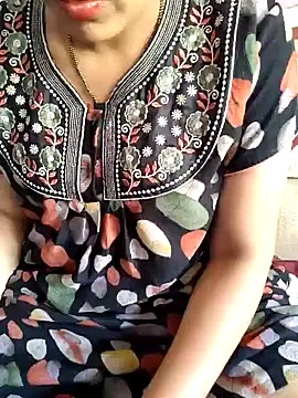 Snapshot of samitasharma chatting on February 10, 9:04 am samitasharma online show from February 10, 9:04 am