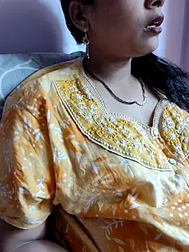 Snapshot of samitasharma chatting on February 23, 5:45 am samitasharma online show from February 23, 5:45 am
