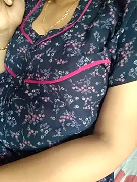 Snapshot of samitasharma chatting on September 15, 6:24 am samitasharma online show from September 15, 6:24 am
