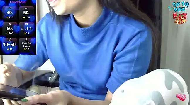 Snapshot of Barbie-Queen2 chatting on January 26, 11:28 am Barbie-Queen2 online show from January 26, 11:28 am