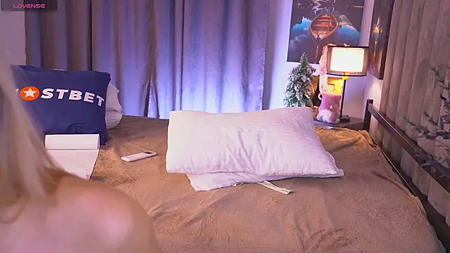 Snapshot of Tella_dream chatting on December 18, 2:28 pm Tella dream online show from December 18, 2:28 pm