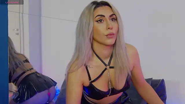 Snapshot of CelineMeyerr chatting on March 18, 6:05 am CelineMeyerr online show from March 18, 6:05 am