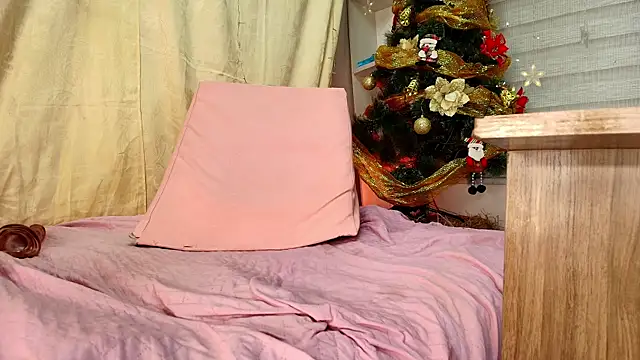  sara london online show from December 10, 6:17 pm