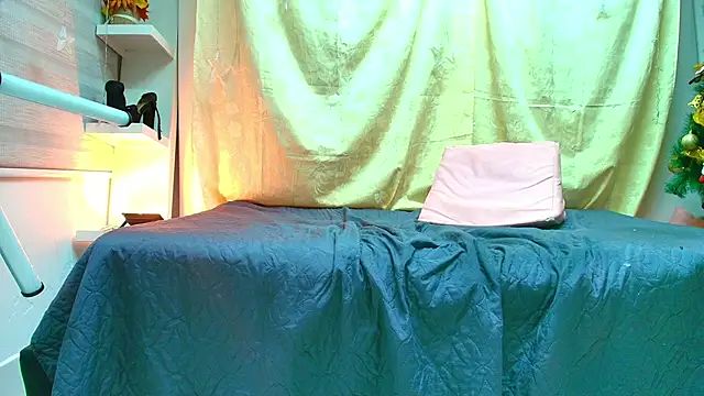  sara london online show from December 15, 6:26 pm