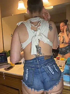 Snapshot of JusticeXXX68 chatting on December 15, 3:24 am JusticeXXX68 online show from December 15, 3:24 am