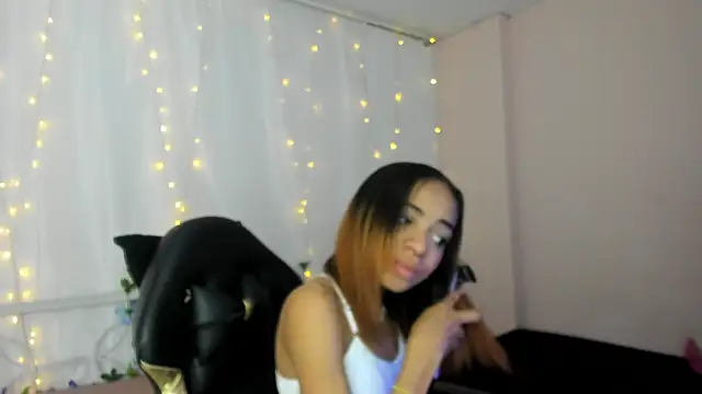 Snapshot of Abigail_Wilson_ chatting on February 4, 8:28 pm Abigail Wilson online show from February 4, 8:28 pm