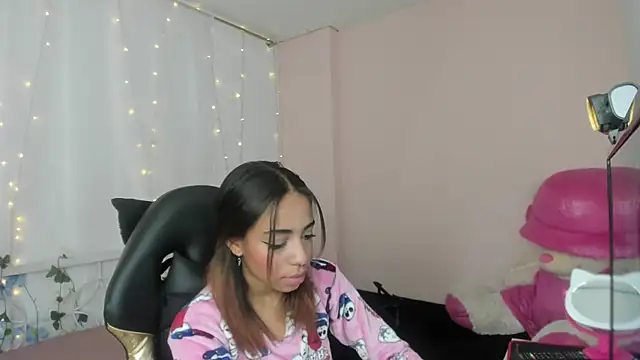 Snapshot of Abigail_Wilson_ chatting on February 5, 8:46 pm Abigail Wilson online show from February 5, 8:46 pm