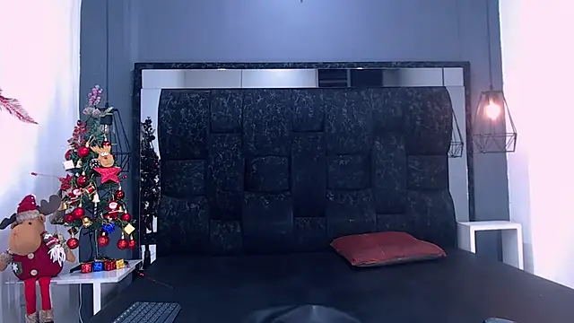 Snapshot of Molly_Spears chatting on December 5, 7:43 pm Molly Spears online show from December 5, 7:43 pm