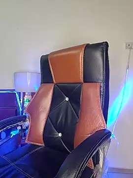 Snapshot of Black-Pearll chatting on February 4, 5:45 pm Black-Pearll online show from February 4, 5:45 pm