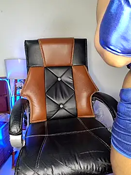 Snapshot of Black-Pearll chatting on March 13, 3:39 pm Black-Pearll online show from March 13, 3:39 pm