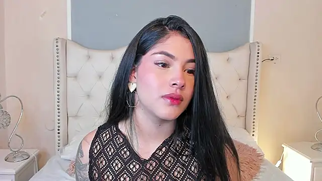 Mia Elowen online show from February 11, 9:56 pm