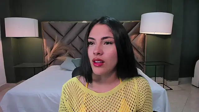 Mia Elowen online show from March 7, 9:06 pm
