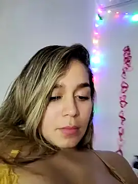 LaurenWelly  online show from February 6, 3:27 am