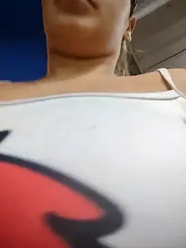 Snapshot of LaurenWelly_ chatting on November 19, 11:05 pm LaurenWelly online show from November 19, 11:05 pm