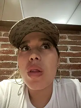 Snapshot of LaurenWelly_ chatting on November 24, 9:58 pm LaurenWelly online show from November 24, 9:58 pm