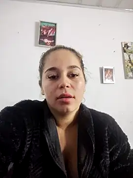 Snapshot of LaurenWelly_ chatting on December 1, 9:47 am LaurenWelly online show from December 1, 9:47 am