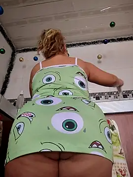 Snapshot of LaurenWelly_ chatting on December 4, 7:44 pm LaurenWelly online show from December 4, 7:44 pm