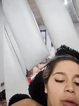 LaurenWelly  online show from December 23, 4:10 am