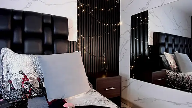 AuroraBon online show from October 8, 9:18 am