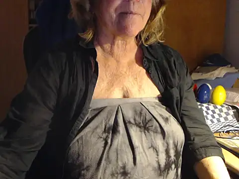 Snapshot of _sunshine__ chatting on April 2, 6:49 pm sunshine online show from April 2, 6:49 pm