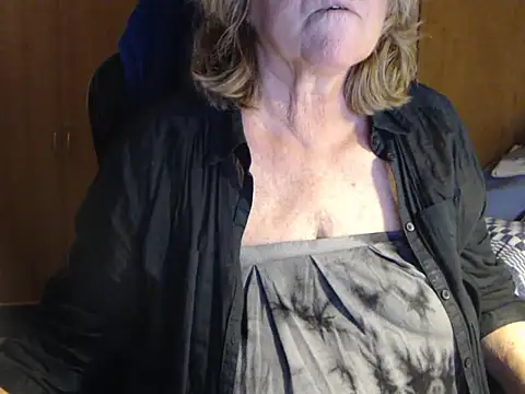 Snapshot of _sunshine__ chatting on April 7, 7:14 pm sunshine online show from April 7, 7:14 pm