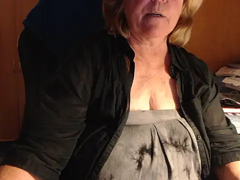 Snapshot of _sunshine__ chatting on May 4, 7:21 pm sunshine online show from May 4, 7:21 pm