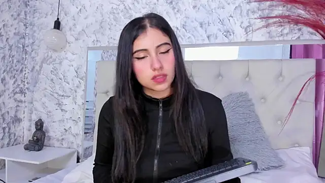 Snapshot of Megan_rossee chatting on October 22, 11:21 am Megan rossee online show from October 22, 11:21 am