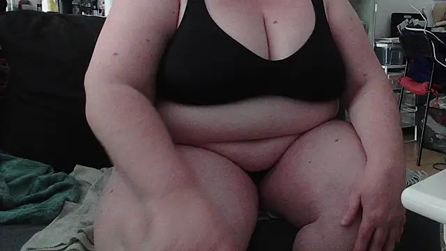 Snapshot of sweet_curvy_C chatting on June 12, 3:00 pm sweet curvy C online show from June 12, 3:00 pm