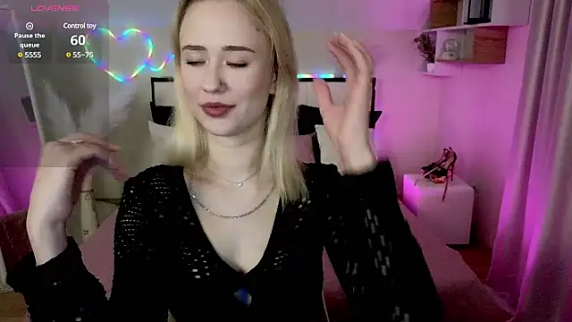 SashaBrooks online show from February 3, 7:00 pm