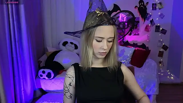 SashaBrooks online show from October 31, 6:09 pm