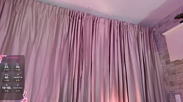 Snapshot of candyy_bella chatting on April 28, 12:10 pm candyy bella online show from April 28, 12:10 pm
