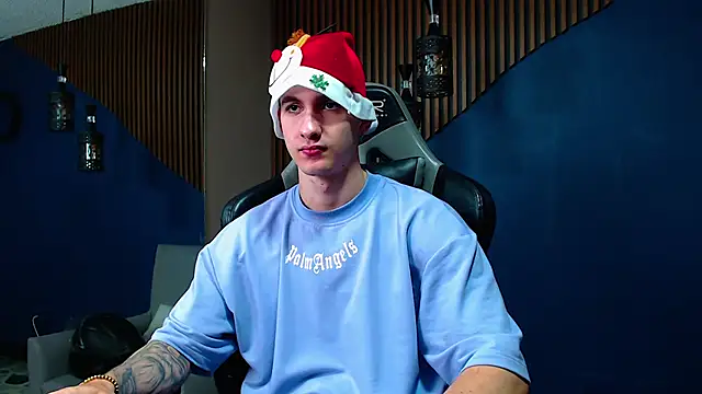 JacksonOlsenn online show from December 28, 1:06 pm