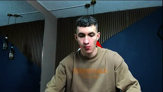 JacksonOlsenn online show from January 12, 12:44 pm
