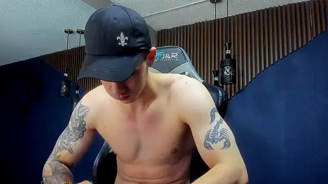 JacksonOlsenn online show from January 24, 3:02 pm