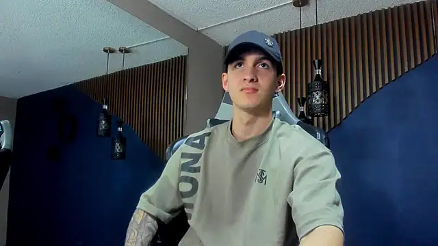 JacksonOlsenn online show from January 24, 6:04 pm