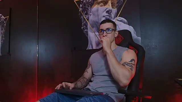 JacksonOlsenn online show from October 21, 8:42 pm