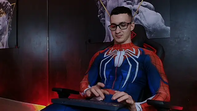 JacksonOlsenn online show from October 31, 9:16 pm