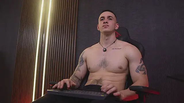 JacksonOlsenn online show from June 25, 9:19 pm