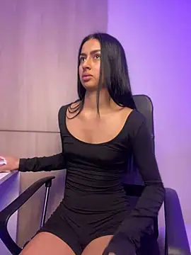 Snapshot of maddy_bronw_ chatting on January 2, 1:06 am maddy bronw online show from January 2, 1:06 am