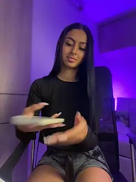 Snapshot of maddy_bronw_ chatting on January 12, 6:39 am maddy bronw online show from January 12, 6:39 am