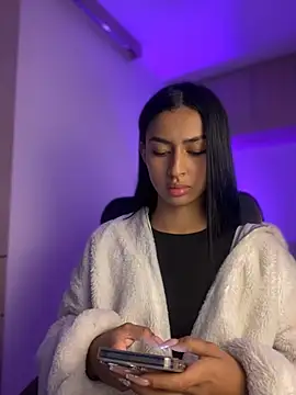 Snapshot of maddy_bronw_ chatting on January 21, 3:04 am maddy bronw online show from January 21, 3:04 am