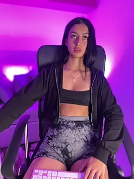 Snapshot of maddy_bronw_ chatting on January 28, 12:57 am maddy bronw online show from January 28, 12:57 am