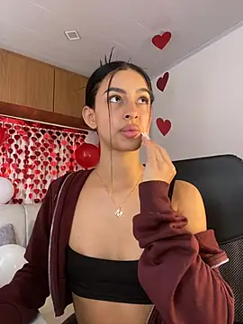 Snapshot of maddy_bronw_ chatting on February 6, 7:51 pm maddy bronw online show from February 6, 7:51 pm