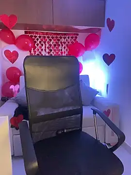 Snapshot of maddy_bronw_ chatting on February 7, 3:01 am maddy bronw online show from February 7, 3:01 am